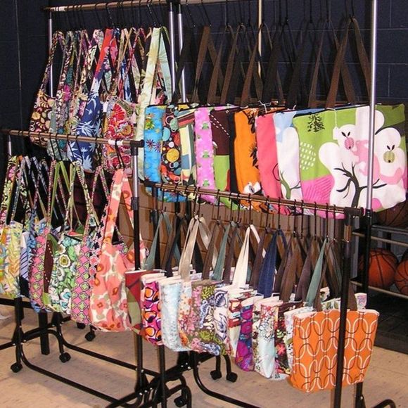 All Women's Bundle of 25 PC High Quality Clothing Bags, Tops, Jeans, & More - Picture 4 of 7